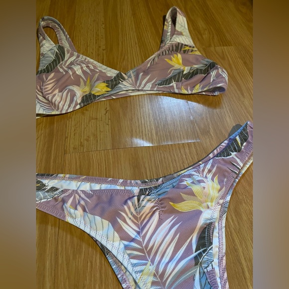 Volcom Bikini - Picture 3 of 4